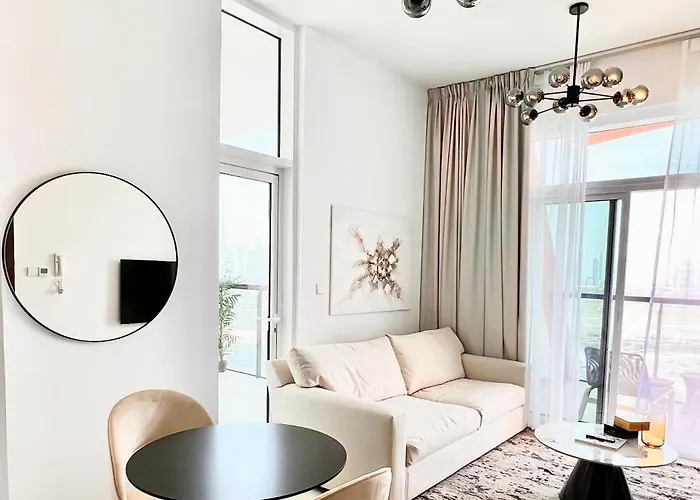 Stylish & Roomy 1Br In The Heart Of The City