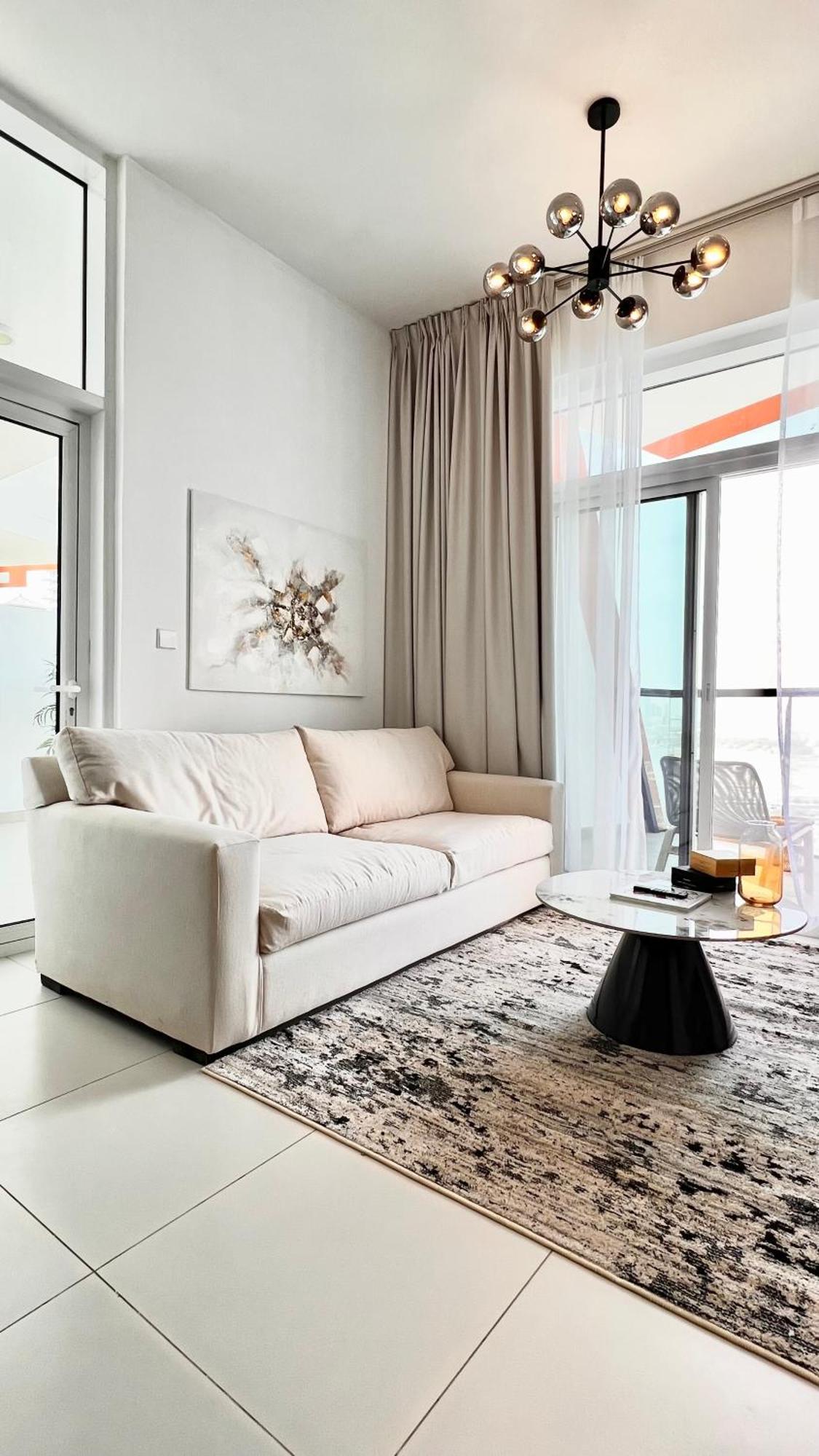 Apartment Stylish & Roomy 1br In The Heart Of The